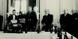 André Cothenet reçoit le général de Gaulle.