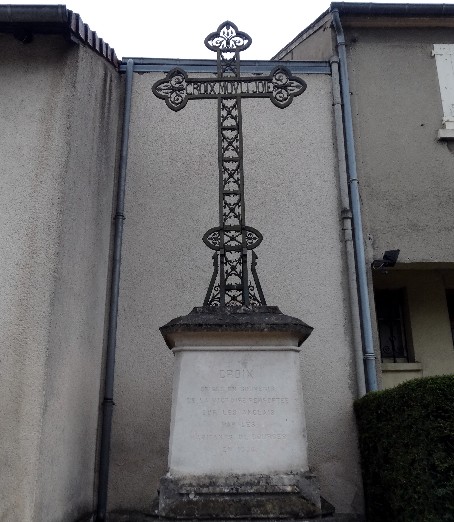 croix Moult Joie